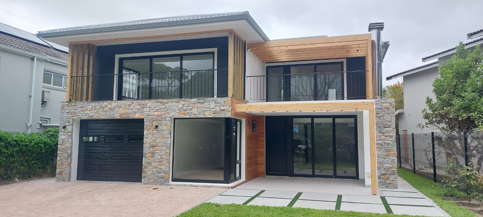 Garage Door - Modern Home